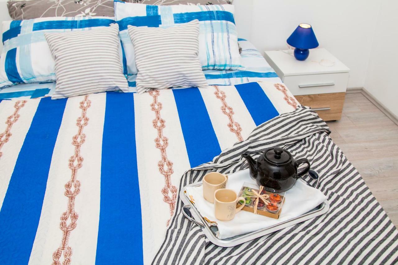 Blue Sun Apartment *